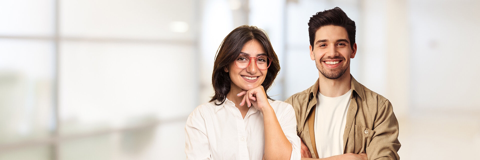 Titelbild für den Schüler-Bereich mit einem Student und einer Studentin