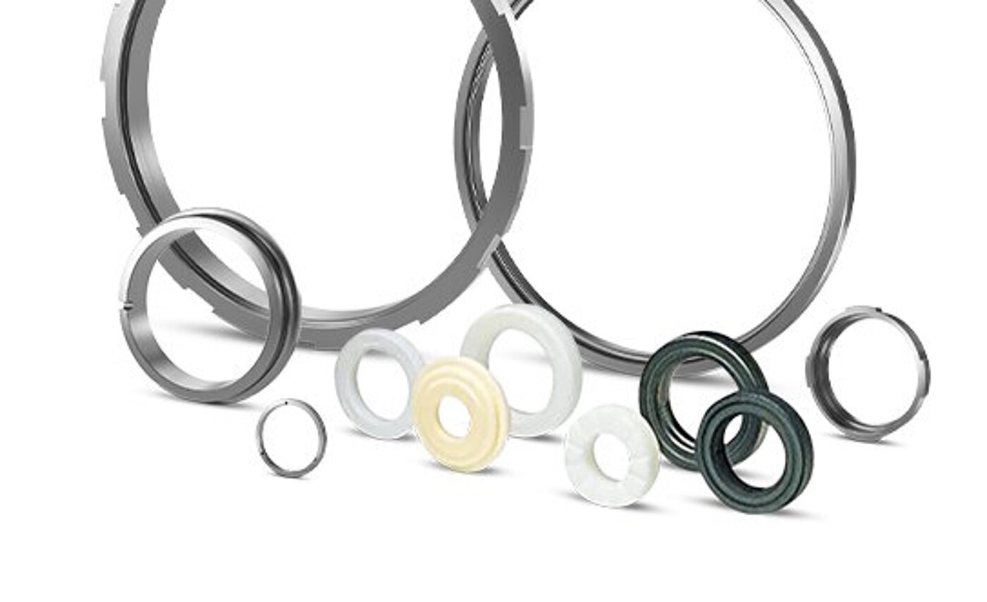 Composants d'étanchéité pour pompes industrielles sur fond blanc