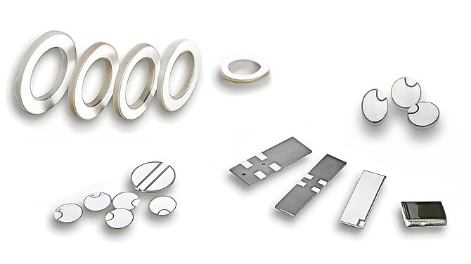 Divers produits et composants piézocéramiques pour le secteur automobile sur fond blanc