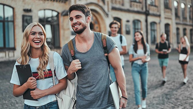 Studenten auf Campus