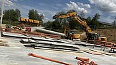 Auf der Baustelle werden die Lüftungskanäle gebaut. 